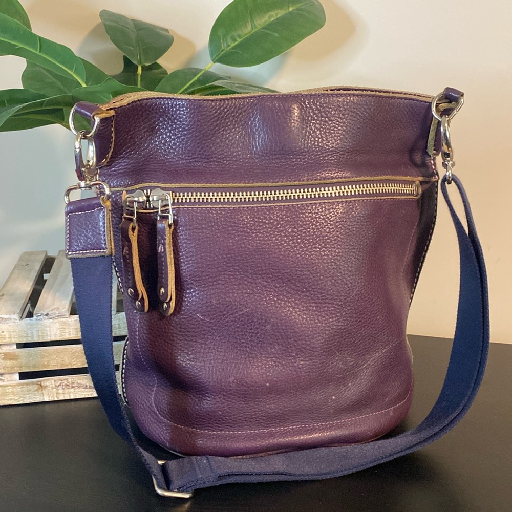 Roots 🦫 Pebbled Leather purse